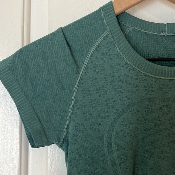 Lululemon | Swiftly Tech Short Sleeve CrewLaguna / Laguna Size 4 Workout Running - Picture 7 of 12
